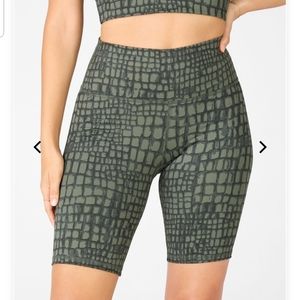 Fabletics power hold high waisted 9" shorts, small